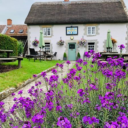 The Kingsdon Inn Bagian luar foto